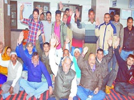 Railway workers staged a sit-in demonstration